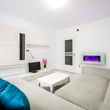 Nice Apartament Arad Zewnętrze zdjęcie
